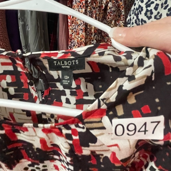 Talbots Black and White Graphic Sleeveless Blouse - Picture 10 of 11